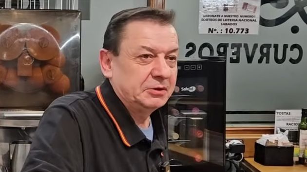 Javi, dueño de un bar con 50 años de experiencia: “Un camarero cobra 1.300 euros, pero me cuesta 3.700; el resto se lo lleva el Estado”