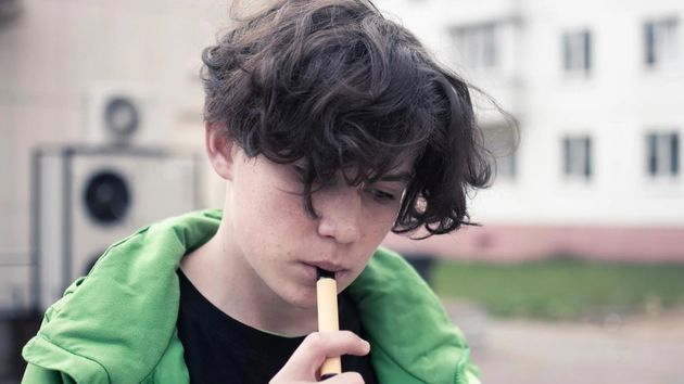 La nueva ley antitabaco sancionará a los menores que fumen, y serán sus padres quienes paguen las multas de hasta 600 euros