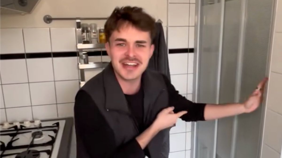 Jesús Sánchez, mostrando su casa en el vídeo