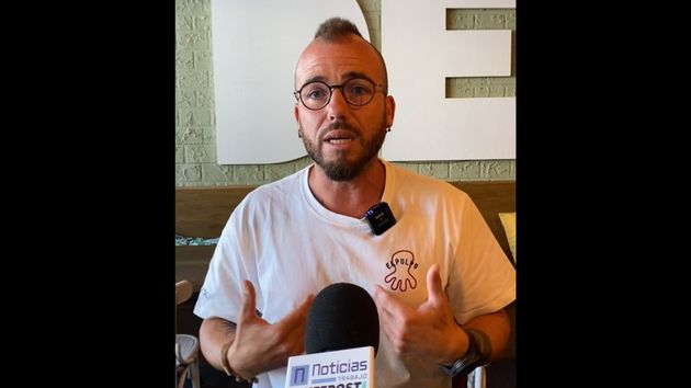 Lázaro Cáceres, hostelero, sobre la prohibición de fumar en las terrazas: “El problema es que nos obligan a enfrentarnos al cliente. Es lo que nos cabrea, que tengamos que ser los policías y encima perdiendo dinero”