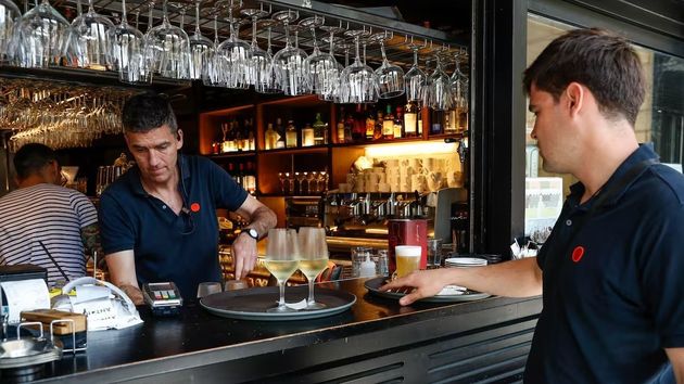 La hostelería española, atrapada entre la precariedad y la fuga de talento a otros empleos con mejores condiciones laborales