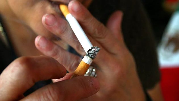 Una encuesta de la Asociación Española de Consumidores cuestiona la nueva ley antitabaco: “El 71% teme que, si se prohíben las alternativas, volverá al cigarrillo”
