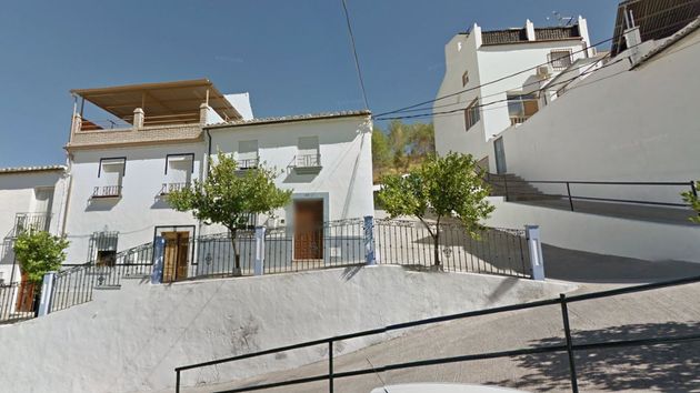 Solvia pone a la venta un chalet adosado con 130 metros, 3 dormitorios y gran terraza, por solo 25.200 euros