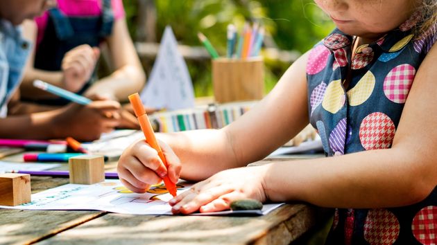 Un colegio quiebra y exigen 2.000 euros a los padres por recuperar los dibujos de sus hijos: “hay que pagar el sueldo de los maestros”