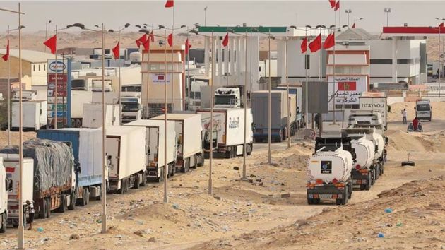 Camioneros marroquíes protestan por la multa que les ponen en la frontera con España si llevan más de 200 litros de combustible en el depósito