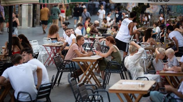 Luis Miguel, el dueño de un bar de Salamanca, impone consumición mínima: "Si no les gusta, pueden ir a otro"