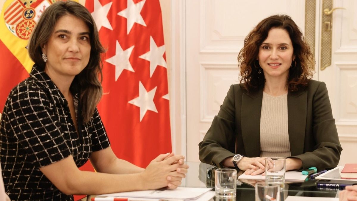 Isabel Díaz Ayuso y la portavoz de Más Madrid, Manuela Bergerot