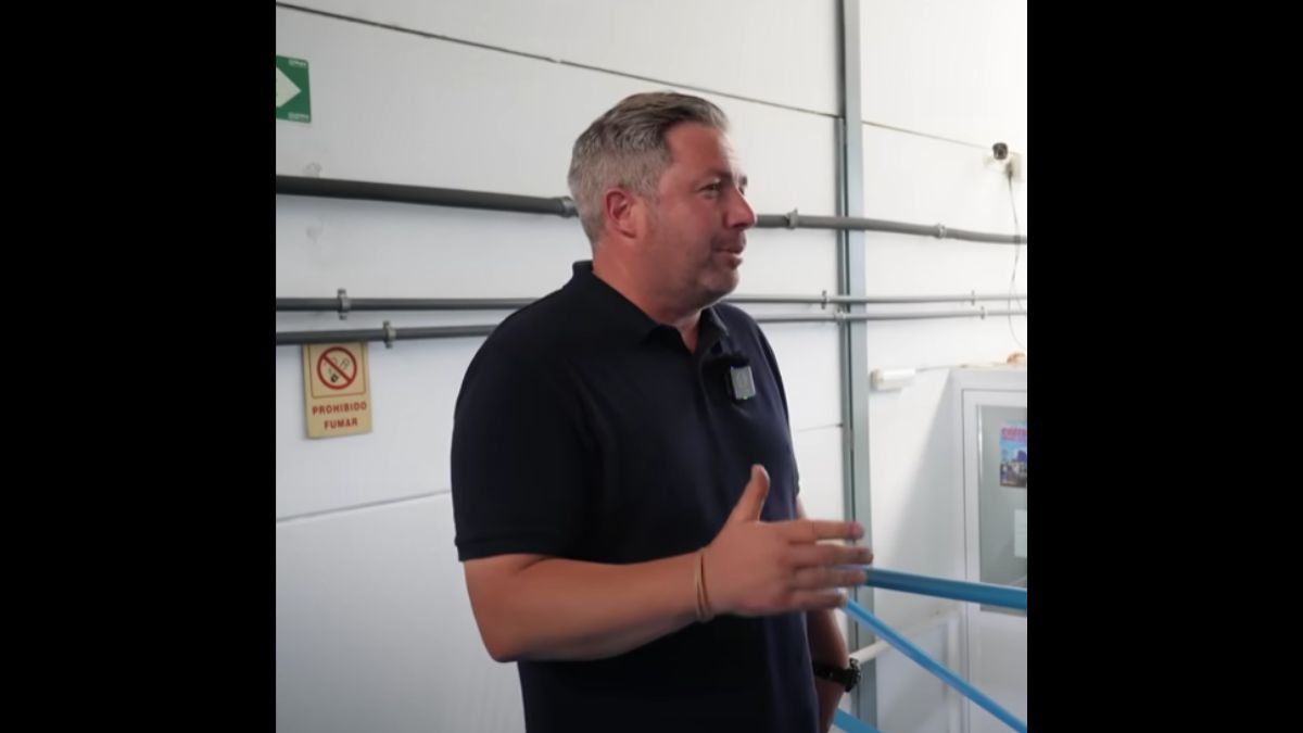 Loreto Sánchez, dueño de una fábrica de hielo