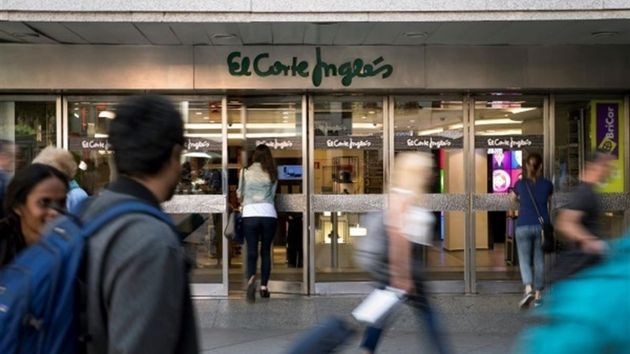 Despedido un jefe de El Corte Inglés con 35 años de antigüedad por beneficiarse de descuentos en electrónica: es improcedente y cobrará 171.587,83 euros de indemnización
