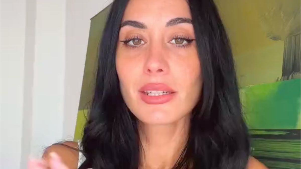 Laura Daporta, funcionaria