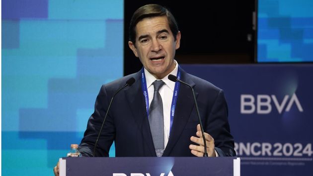 BBVA anuncia un dividendo récord de 0,32 euros y lo pagará también a los accionistas de Sabadell que entren en la OPA