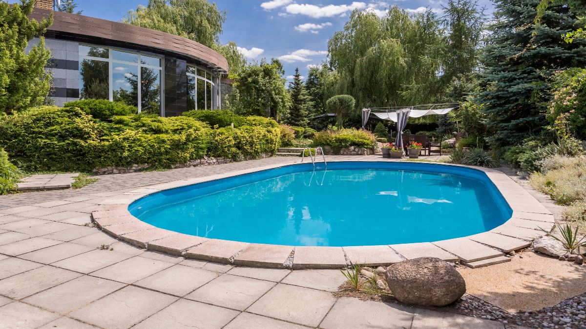 Una casa con piscina 