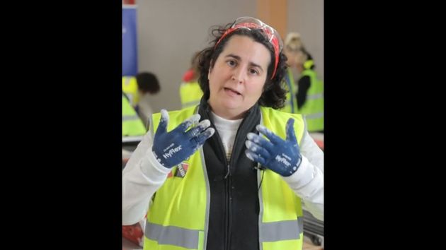 Una albañila no se corta al comparar lo que se gana en la obra: “Una peluquera gana 1.000 euros al mes, mientras que en la construcción se pueden ganar 100 euros al día”