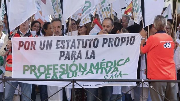 Los médicos protestan con una nueva huelga contra el Estatuto Marco que propone Sanidad