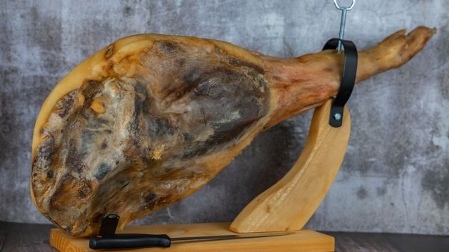 Alcampo rebaja el jamón curado Gran Reserva ‘deluxe’ de una marca exclusiva y regala un bono descuento de 50 euros