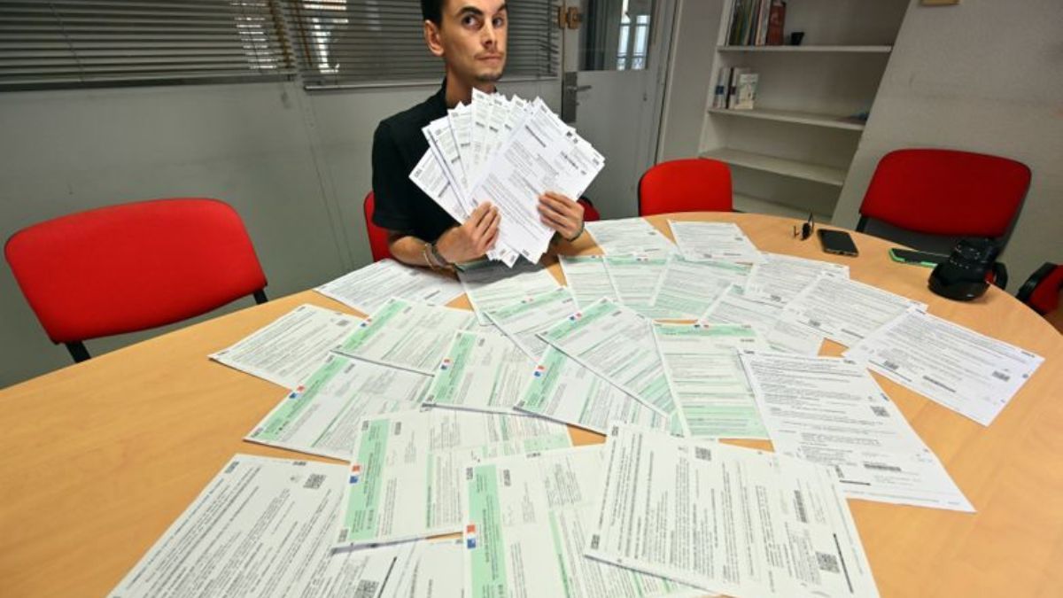 Dylan Taurines, posando com las multas