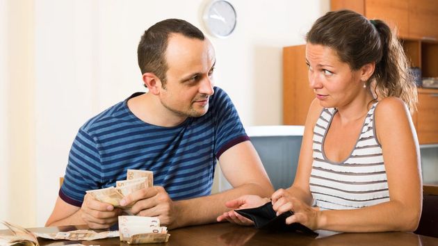 Una mujer paga 400 euros de alquiler a su pareja por vivir en su casa y los expertos advierten: “no tiene ninguna protección legal”