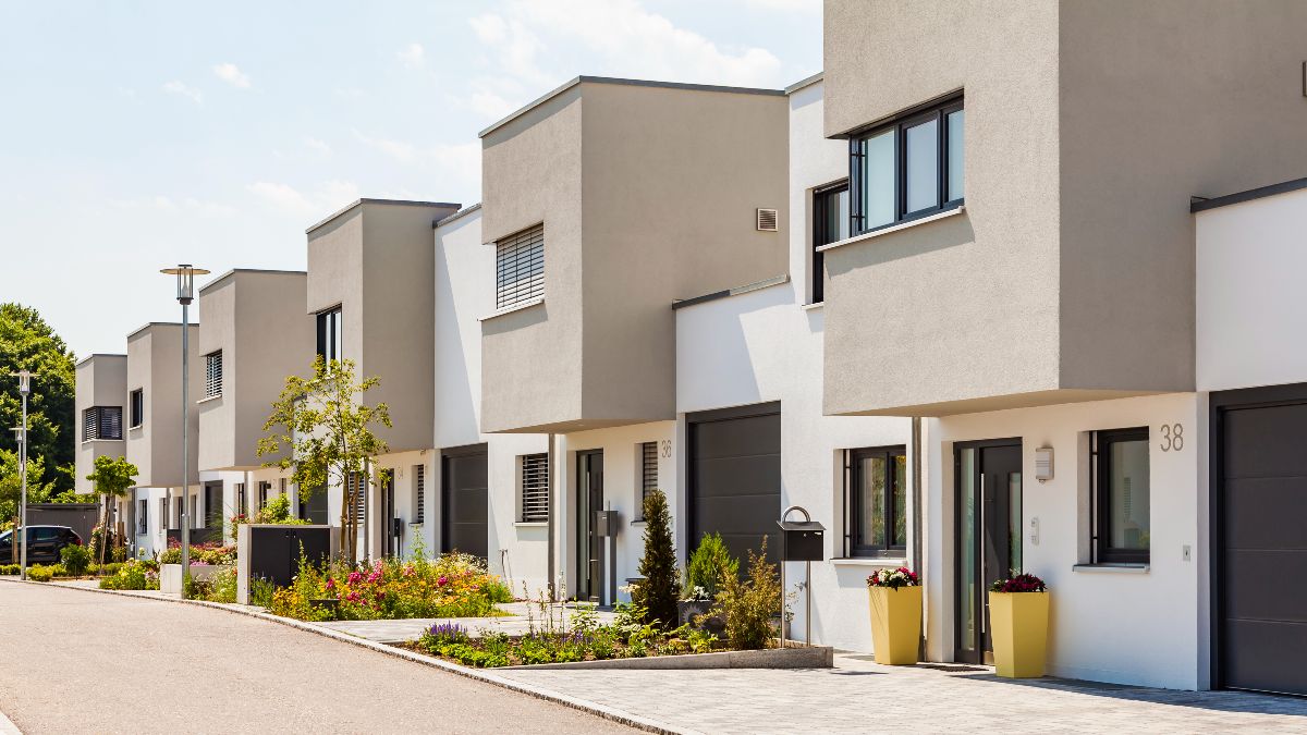 Fachada de unas viviendas unifamiliares
