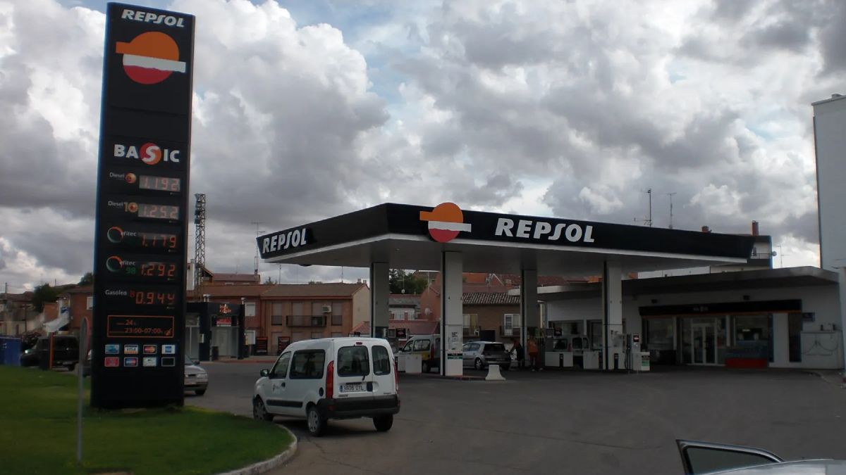 una gasolinera repsol
