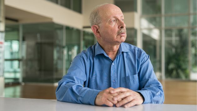 Un jubilado de 71 años quiere dejar su herencia en vida a sus hijos: “he trabajado duro para ahorrar, pero mi hija gasta a manos llenas y mi hijo es millonario”