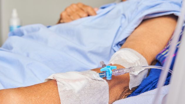 Un trabajador de 57 años sufre un infarto en el trabajo y cuando se incorpora le dicen que está despedido “dada su edad”: ahora deben pagarle 19.400 euros por daños y perjuicios