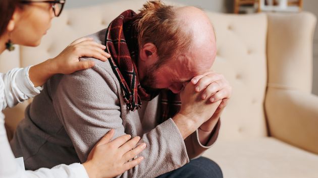 Finge ser ciego para cobrar 150.000 de prestaciones por incapacidad de la Seguridad Social, pero le pillan cuando comete un pequeño error