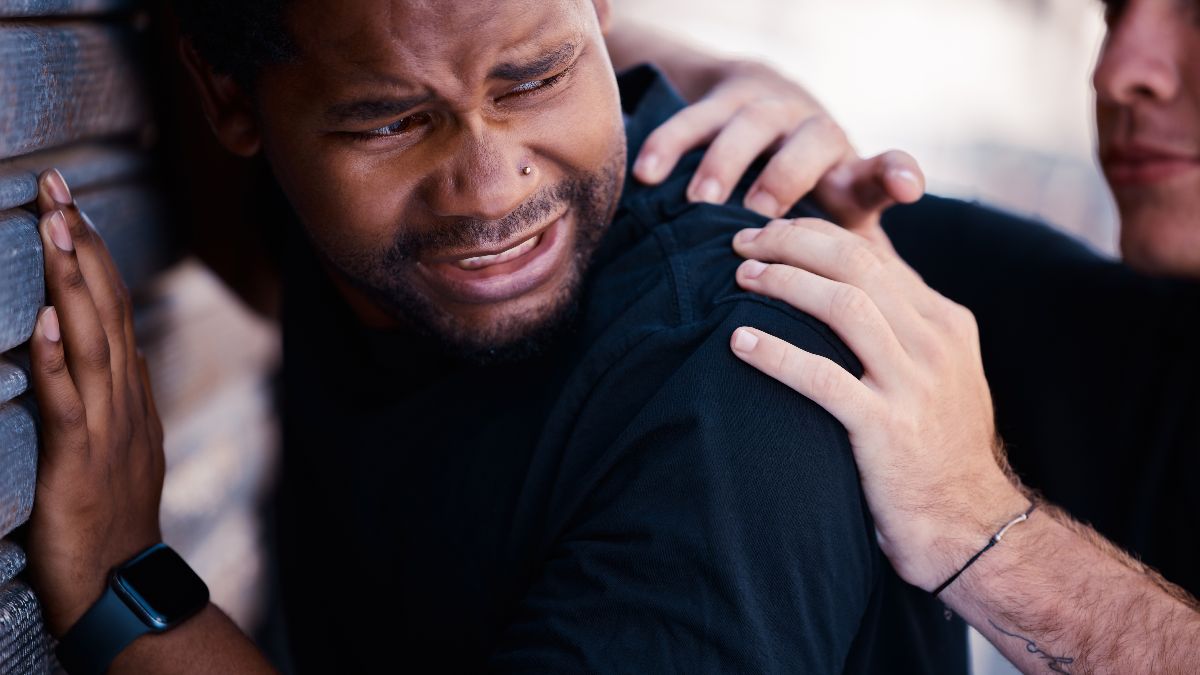 pasaportes españoles en una mesa