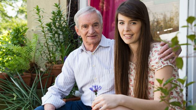 Un padre deja toda su fortuna a su nueva esposa, 30 años más joven, para que sus hijos no reciban ni un euro de la herencia