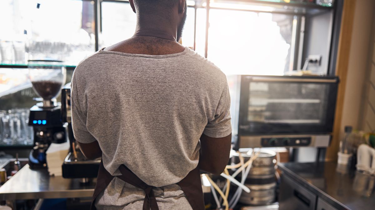 Un camarero, trabajando