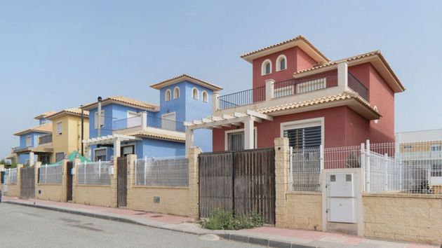 CaixaBank pone rebajado un chalet de 266 metros con 5 habitaciones y en buen estado, por solo 19.800 euros