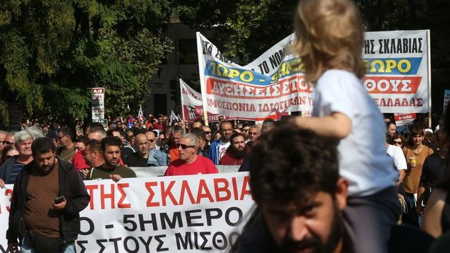 Grecia aprueba ampliar de forma excepcional la jornada hasta 13 horas diarias en el sector privado