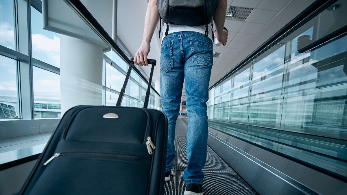 Un hombre en el aeropuerto