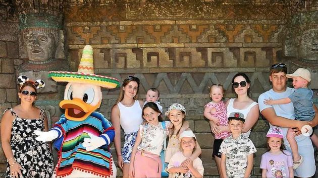 Una familia de 22 hijos acaba siendo multada tras irse de vacaciones a Disney World por 60.000 euros