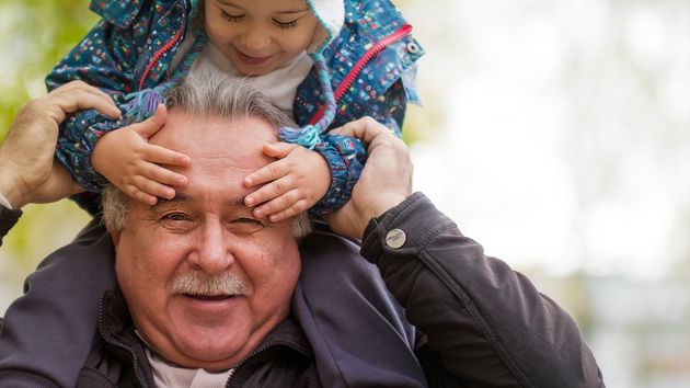 La solución para salvar las pensiones de los jubilados es pagar un sueldo mensual a los niños a partir de 6 años
