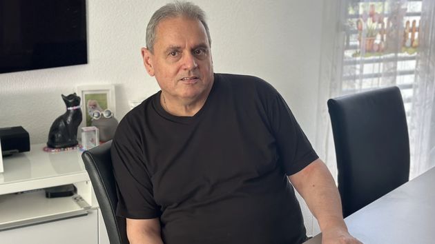 Un hombre de 63 años es despedido cuando le faltaba un mes para jubilarse: "llevo 40 años en la empresa y me han tratado como a una basura"