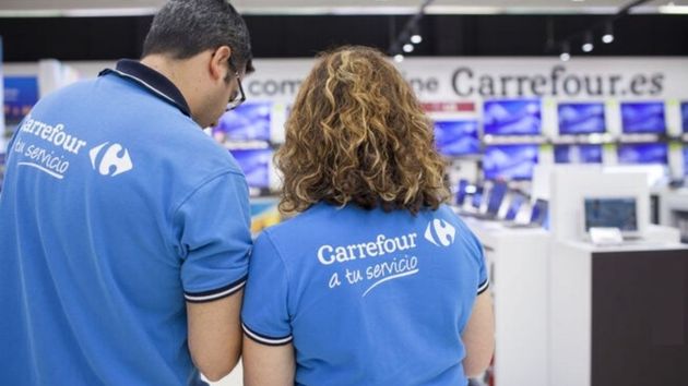Carrefour despide a un empleado con más de 30 años de antigüedad que celebró su cumpleaños repartiendo bollería a sus compañeros: es improcedente y tendrán que pagar una indemnización de 105.716,09 euros