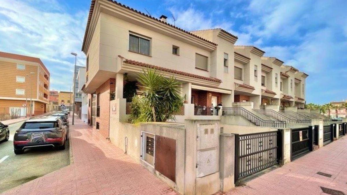 La fachada de una de las viviendas a la venta de Solvia