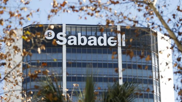 Un empleado de Banco Sabadell con 20 años de antigüedad es despedido por entrar al fichero de morosos sin permiso: el Supremo lo confirma y se queda sin 86.908,93 euros de indemnización