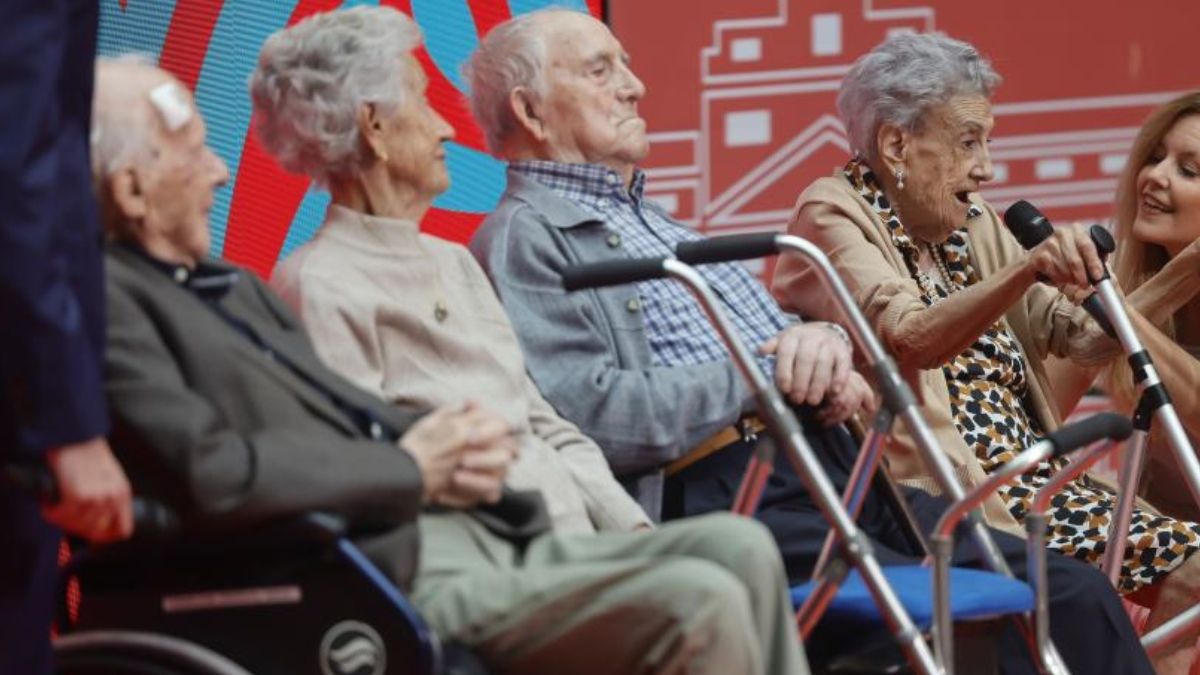 Ancianos madrileños durante la presentación del programa