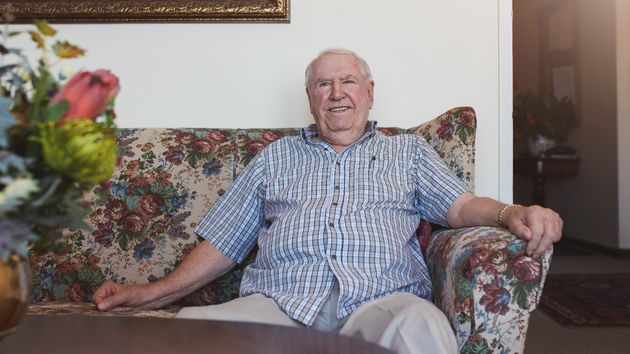 Un hombre se jubila a los 65 años sin ahorros y se encuentra con 1 millón de euros en la cuenta: "No vale la pena preocuparse por la jubilación"