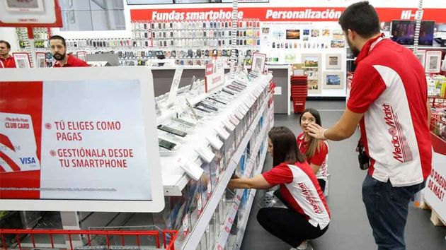 MediaMarkt busca personal con contrato indefinido, formación gratuita y sueldos de hasta 23.422 euros brutos al año