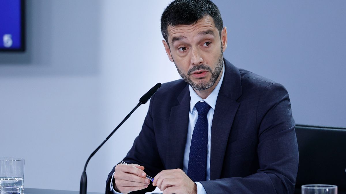 El ministro de Derechos Sociales, Pablo Bustinduy, en el Consejo de Ministros donde se ha aprobado