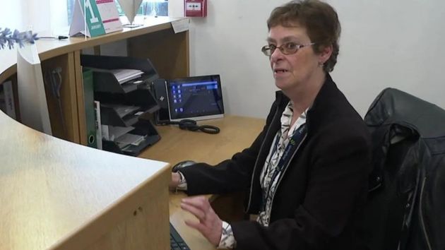 Linda (64 años) y a punto de jubilarse consigue un nuevo empleo como aprendiz: “la edad es lo de menos, lo importante es enviar muchos currículums"