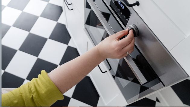 Precio de la luz sábado, 24 de octubre de 2025 por horas: cuándo es más barata y más cara en el día en el mercado mayorista	