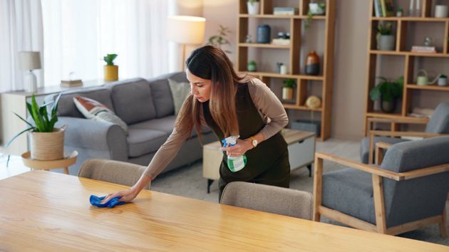 Una empleada de hogar es despedida por desobedecer órdenes y ser “respondona”: gana el juicio y deben indemnizarla con 6.493,32 euros