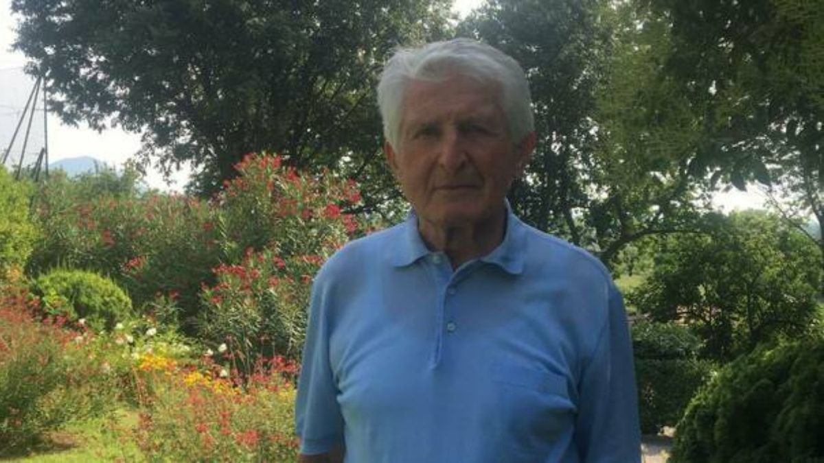 El profesor Faresin celebra una gran fiesta junto a sus alumnos.