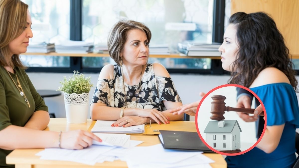 Tres mujeres discutiendo