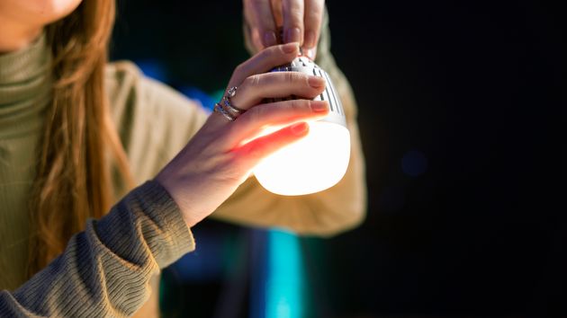 Precio de la luz lunes, 27 de octubre de 2025 por horas: cuándo es más barata y más cara en el día en el mercado mayorista