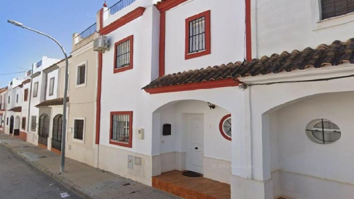 Fachada de una vivienda en venta de Banco Santander