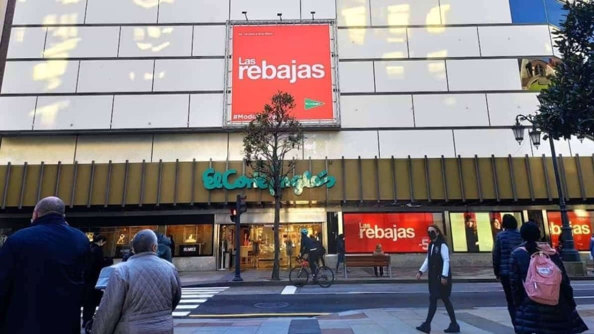 Entrada a un supermercado de El Corte Inglés